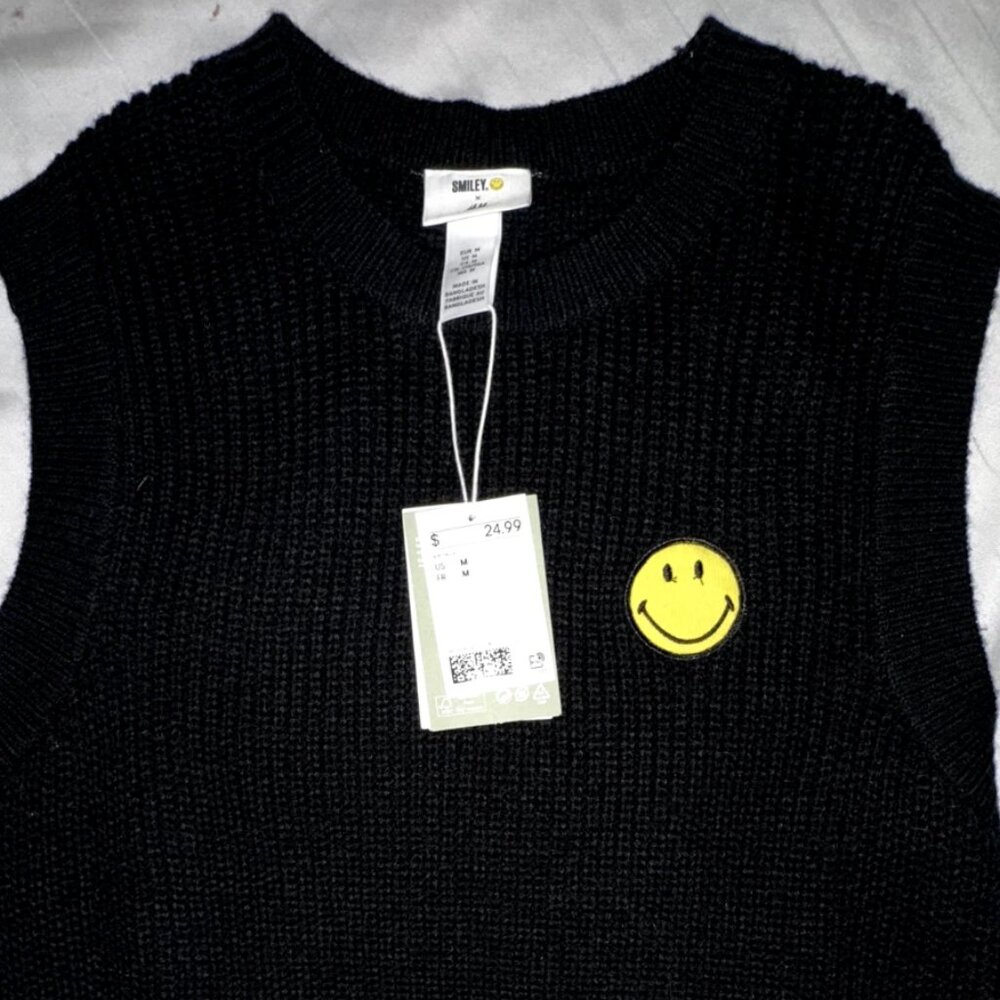 H&M Trendy Black Smile Sweater Vest  Size M (New with Tags)
